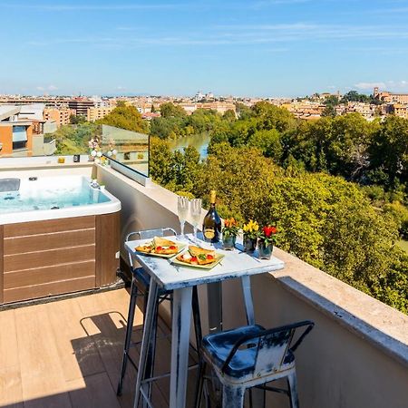 Penthouse With A Panoramic Rooftop In Trastevere With Seasonally Jacuzzi Roma Exterior foto