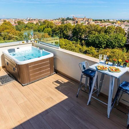 Penthouse With A Panoramic Rooftop In Trastevere With Seasonally Jacuzzi Roma Exterior foto