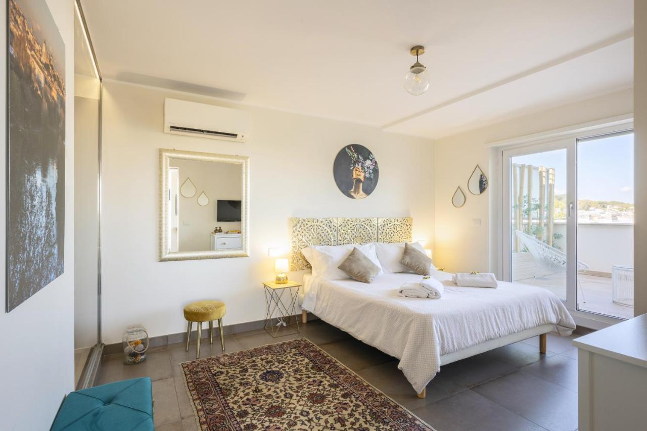 Penthouse With A Panoramic Rooftop In Trastevere With Seasonally Jacuzzi Roma Exterior foto