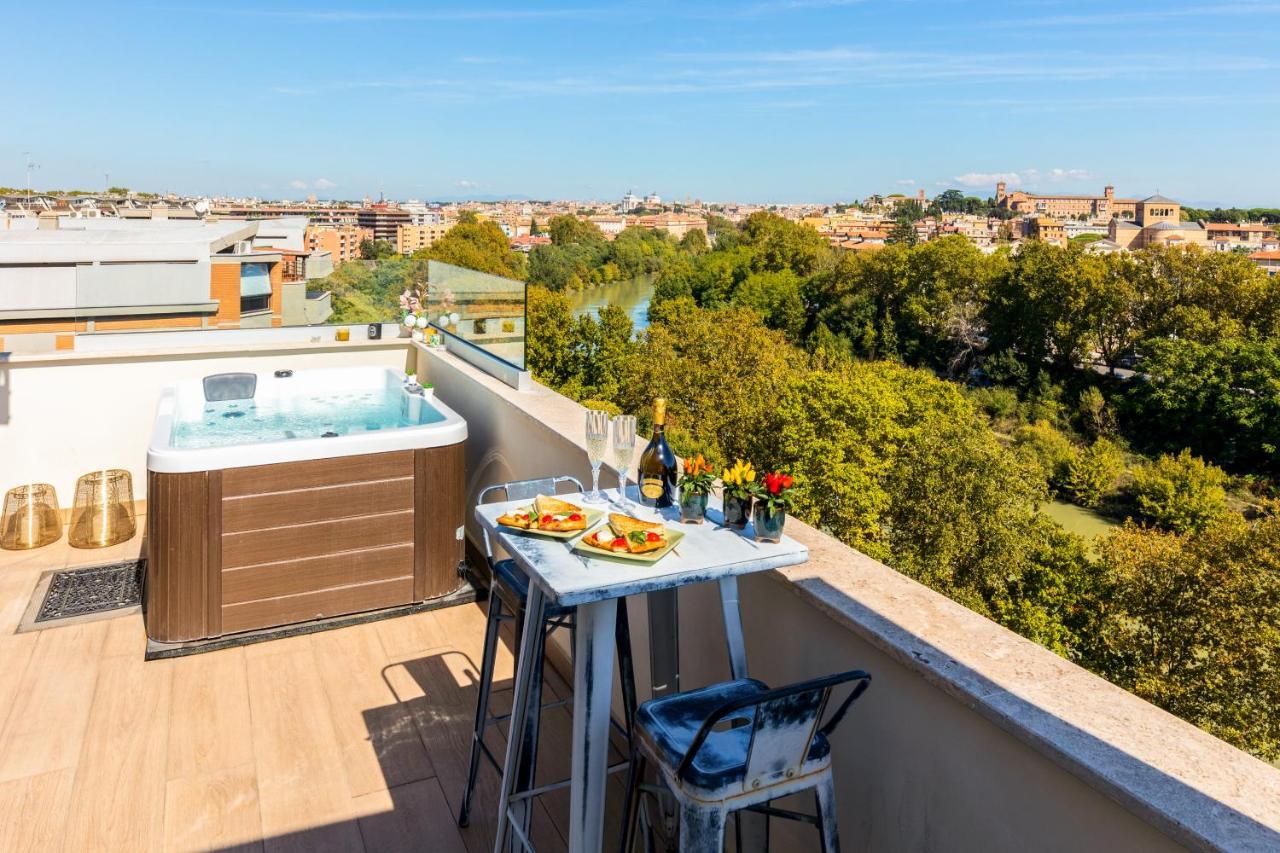 Penthouse With A Panoramic Rooftop In Trastevere With Seasonally Jacuzzi Roma Exterior foto