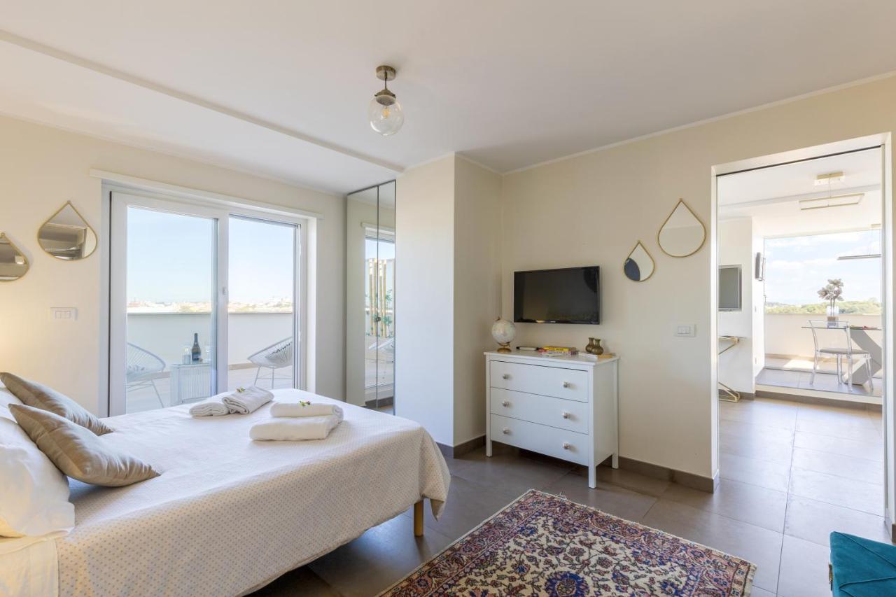 Penthouse With A Panoramic Rooftop In Trastevere With Seasonally Jacuzzi Roma Exterior foto
