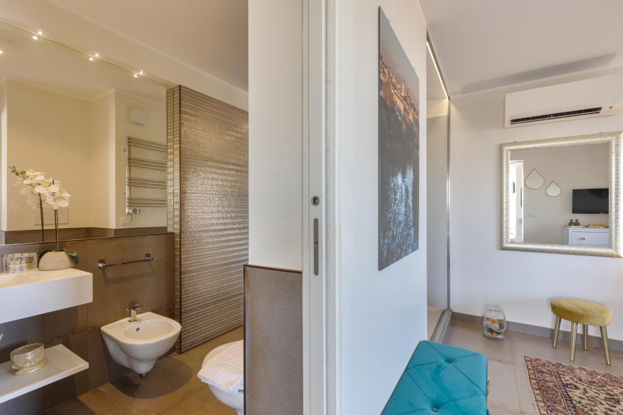 Penthouse With A Panoramic Rooftop In Trastevere With Seasonally Jacuzzi Roma Exterior foto