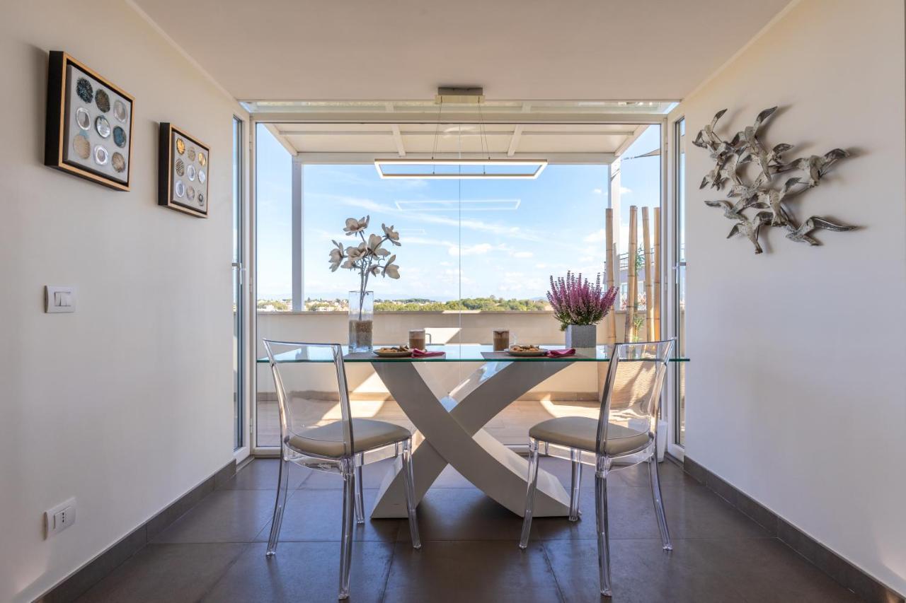 Penthouse With A Panoramic Rooftop In Trastevere With Seasonally Jacuzzi Roma Exterior foto