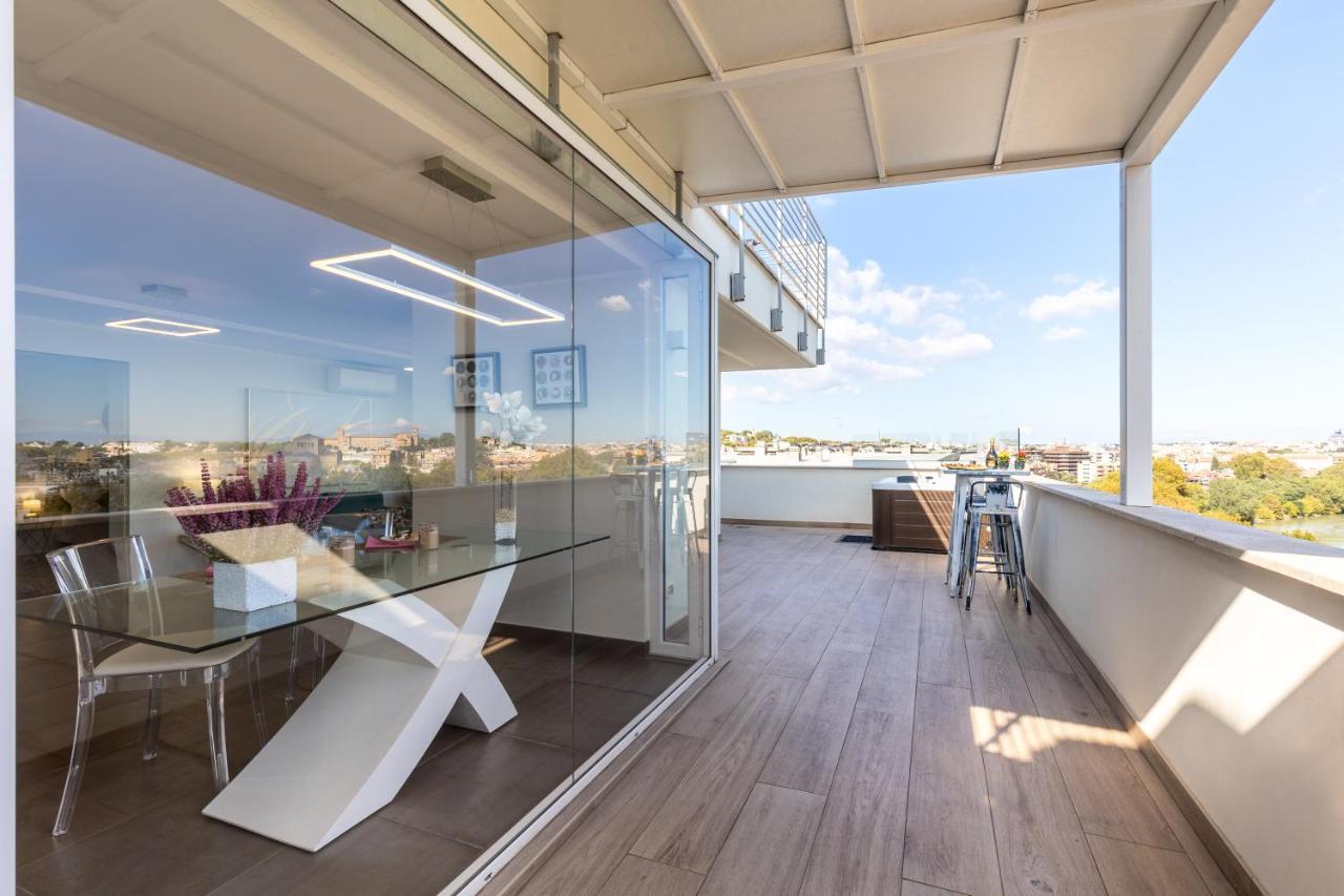 Penthouse With A Panoramic Rooftop In Trastevere With Seasonally Jacuzzi Roma Exterior foto