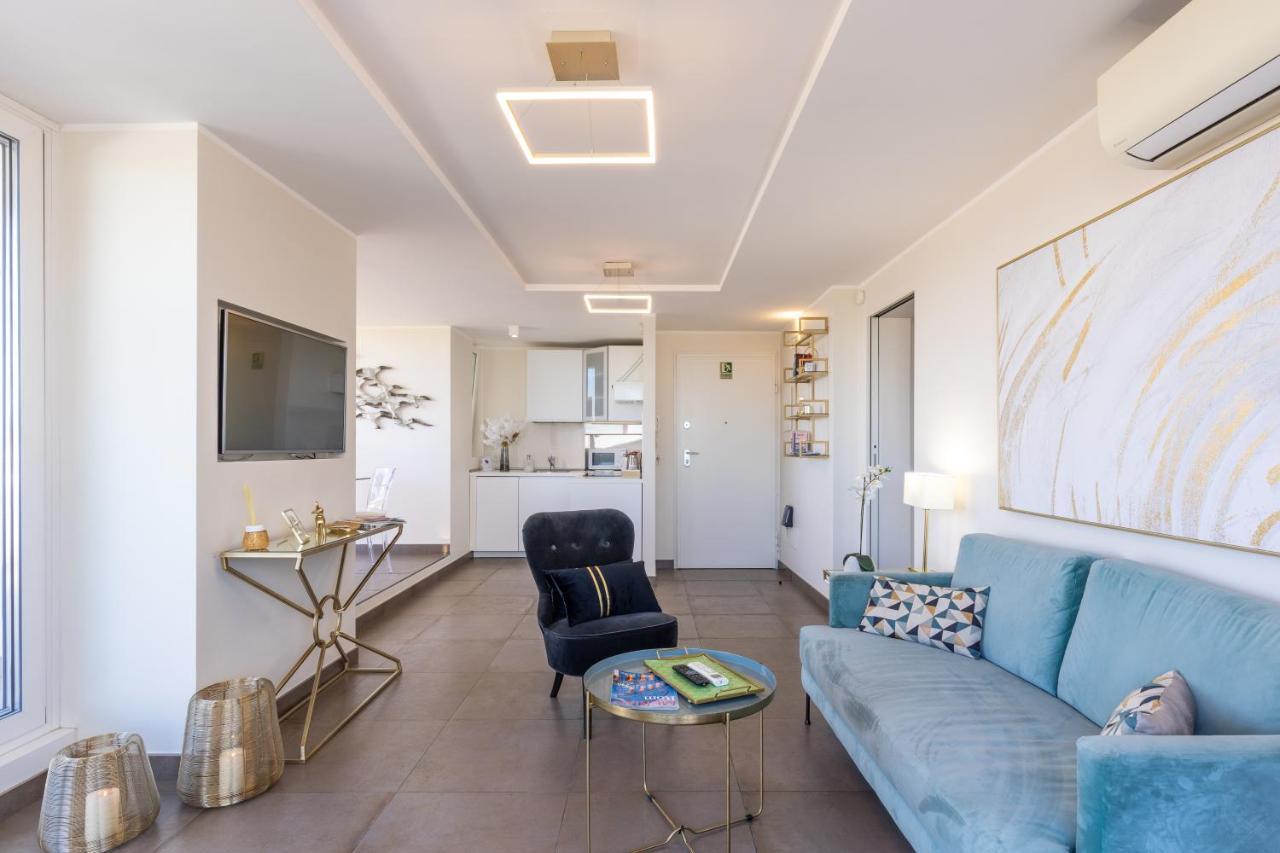 Penthouse With A Panoramic Rooftop In Trastevere With Seasonally Jacuzzi Roma Exterior foto