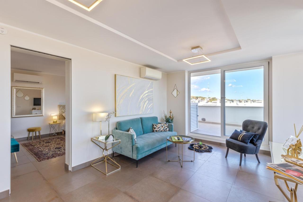Penthouse With A Panoramic Rooftop In Trastevere With Seasonally Jacuzzi Roma Exterior foto