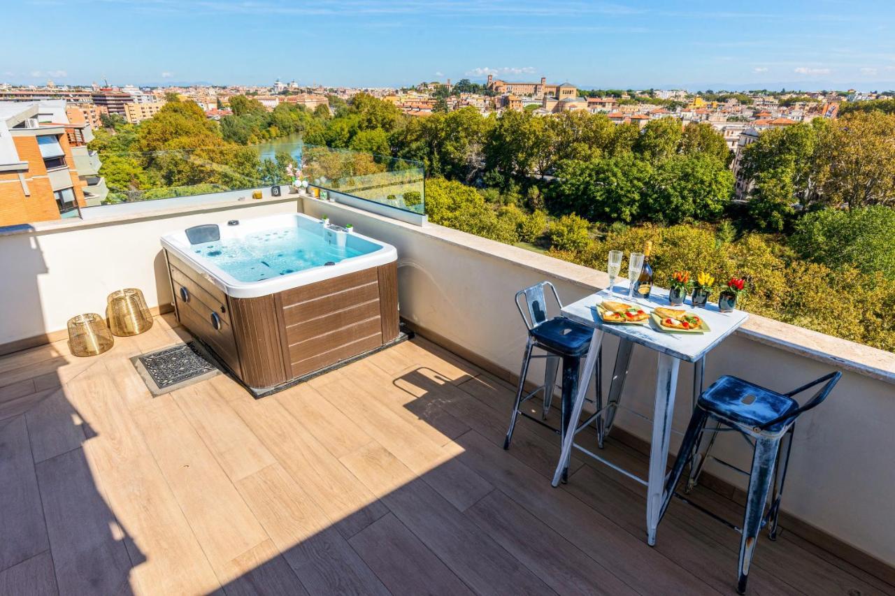 Penthouse With A Panoramic Rooftop In Trastevere With Seasonally Jacuzzi Roma Exterior foto