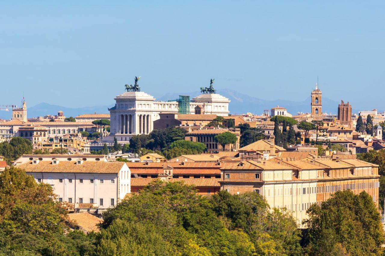 Penthouse With A Panoramic Rooftop In Trastevere With Seasonally Jacuzzi Roma Exterior foto