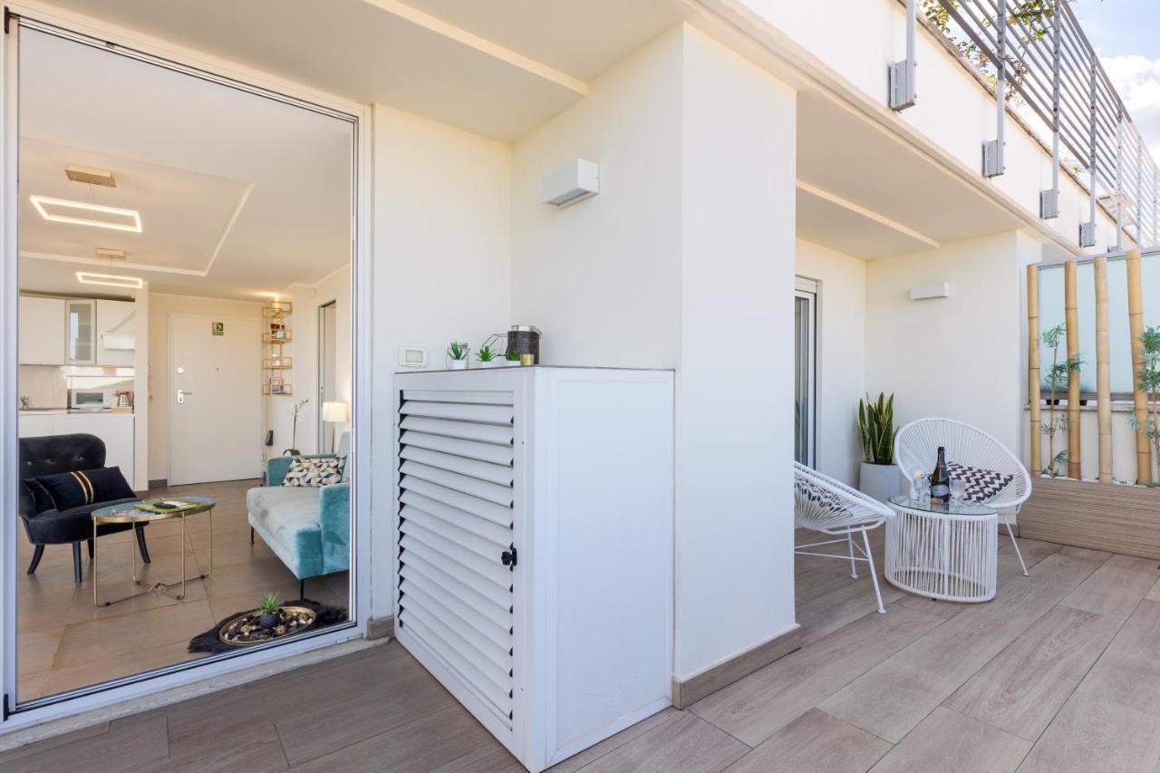 Penthouse With A Panoramic Rooftop In Trastevere With Seasonally Jacuzzi Roma Exterior foto